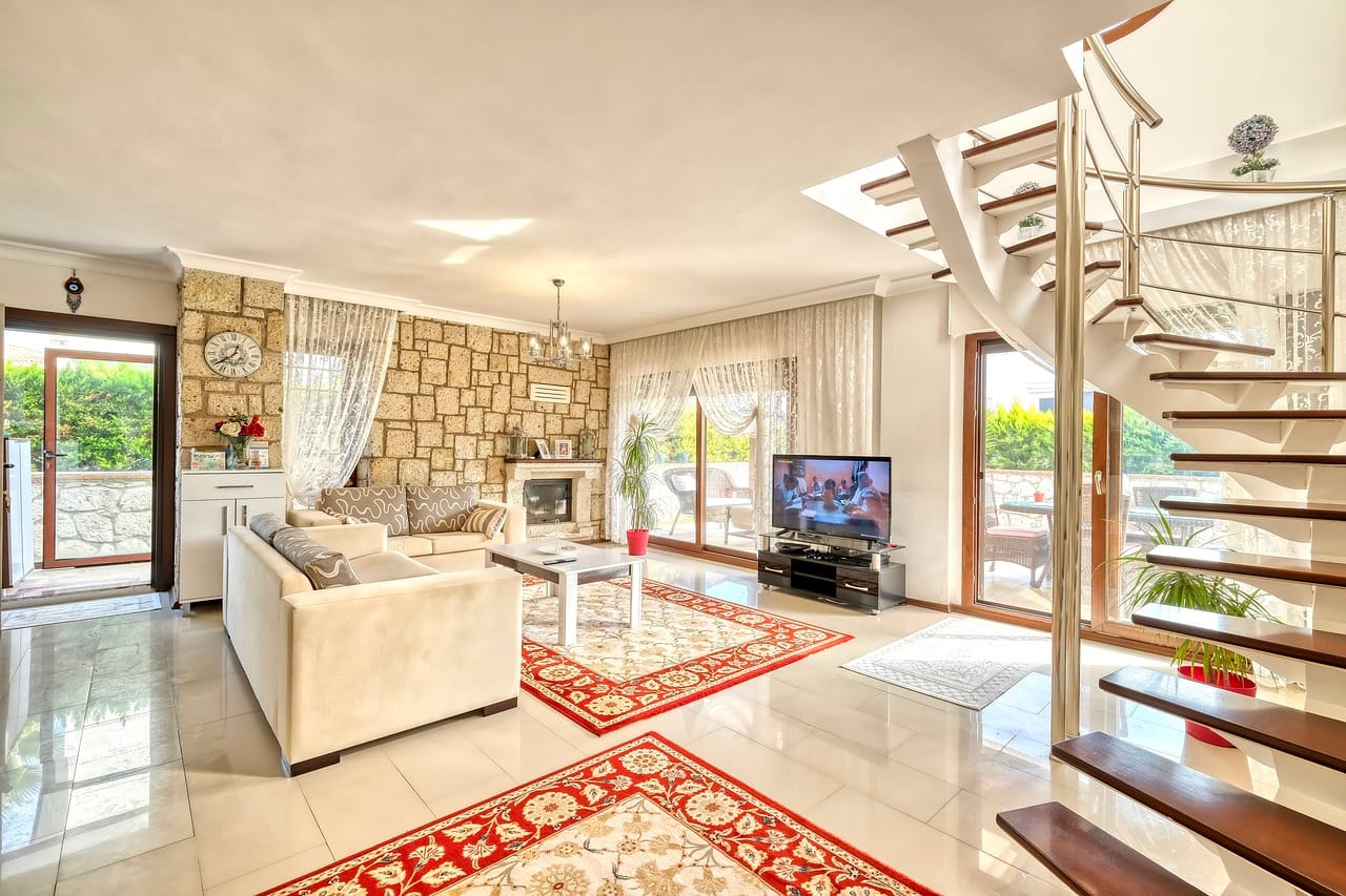 Domy z drewna w Alpach – jak budują Szwajcarzy?