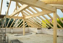 Drewno C24 czy KVH – różnice, parametry nośne i kiedy które wybrać do budowy Drewno C24 czy KVH – różnice, parametry nośne i kiedy które wybrać do budowy
